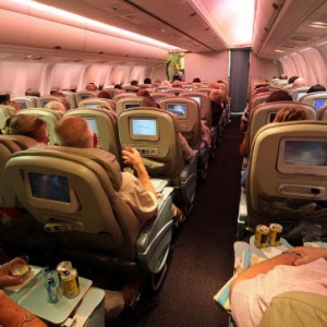 在飛機上為什么旅客是不可以隨便換座位的