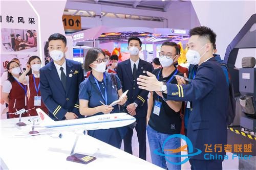 飛行模擬器成“爆款”！國航亮相2022中國國際旅游交易會-6889