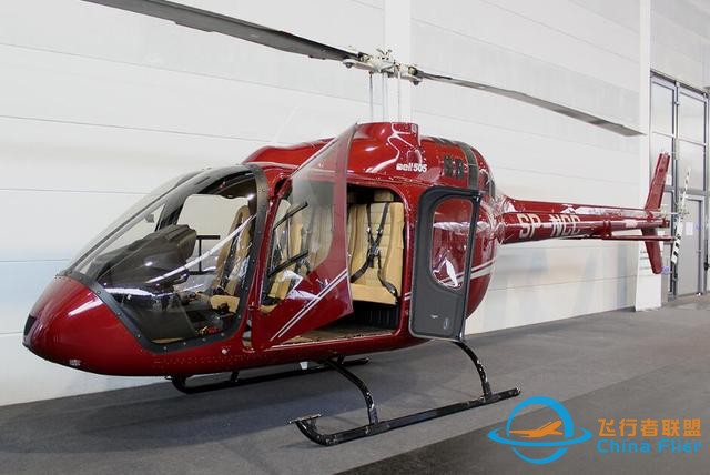 這款系統非常先進的輕型直升機，飛行更加安全，客艙空間大-8555