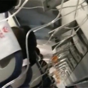 川航3U8633風擋玻璃脫落 乘客用手機視頻曝更多細節內容 快看