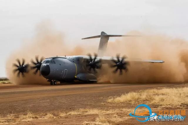 空中加油飛機(jī)A400M近距離接觸 原來是這樣加油的-727