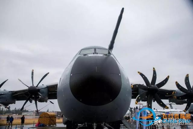 與空中加油飛機A400M近距離接觸-8915