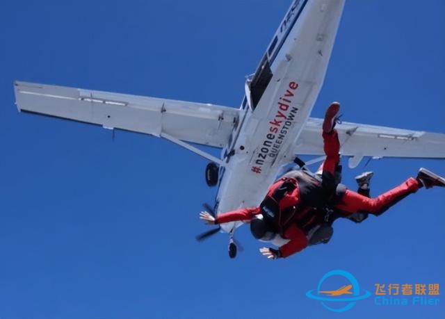 航空遇難死亡率100%，為什么不給乘客自主選擇跳傘逃生的機會？-6231