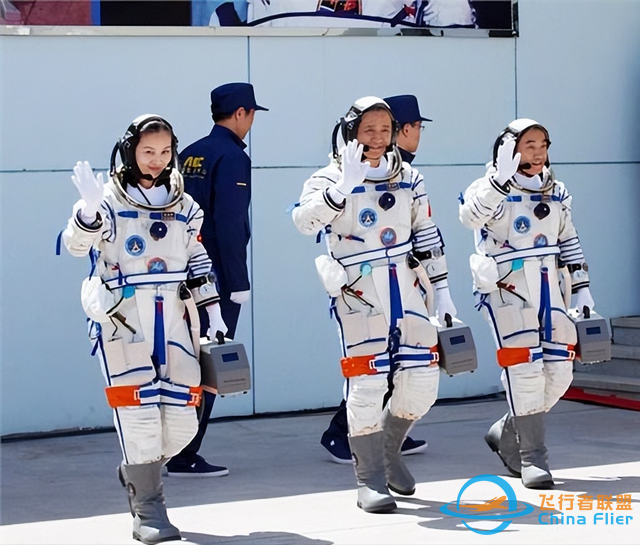 女航天員去太空時，為何要吃避孕藥？在飛船中到底會發(fā)生什么？-8502