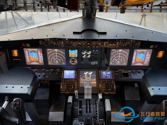 未來之鷹航空向河南沁陽懷府恐龍園交付波音737駕駛艙復(fù)原項目-7233