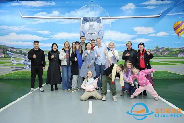 走進AI社區、體驗模擬飛行，國際人才邂逅創新生態圈｜外眼看龍城-2346